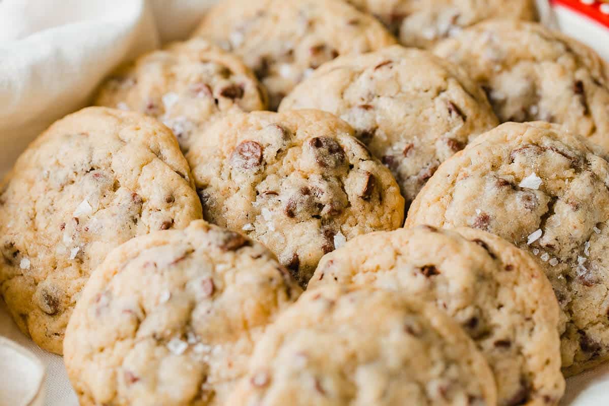 Closeup photo of baked cookies.