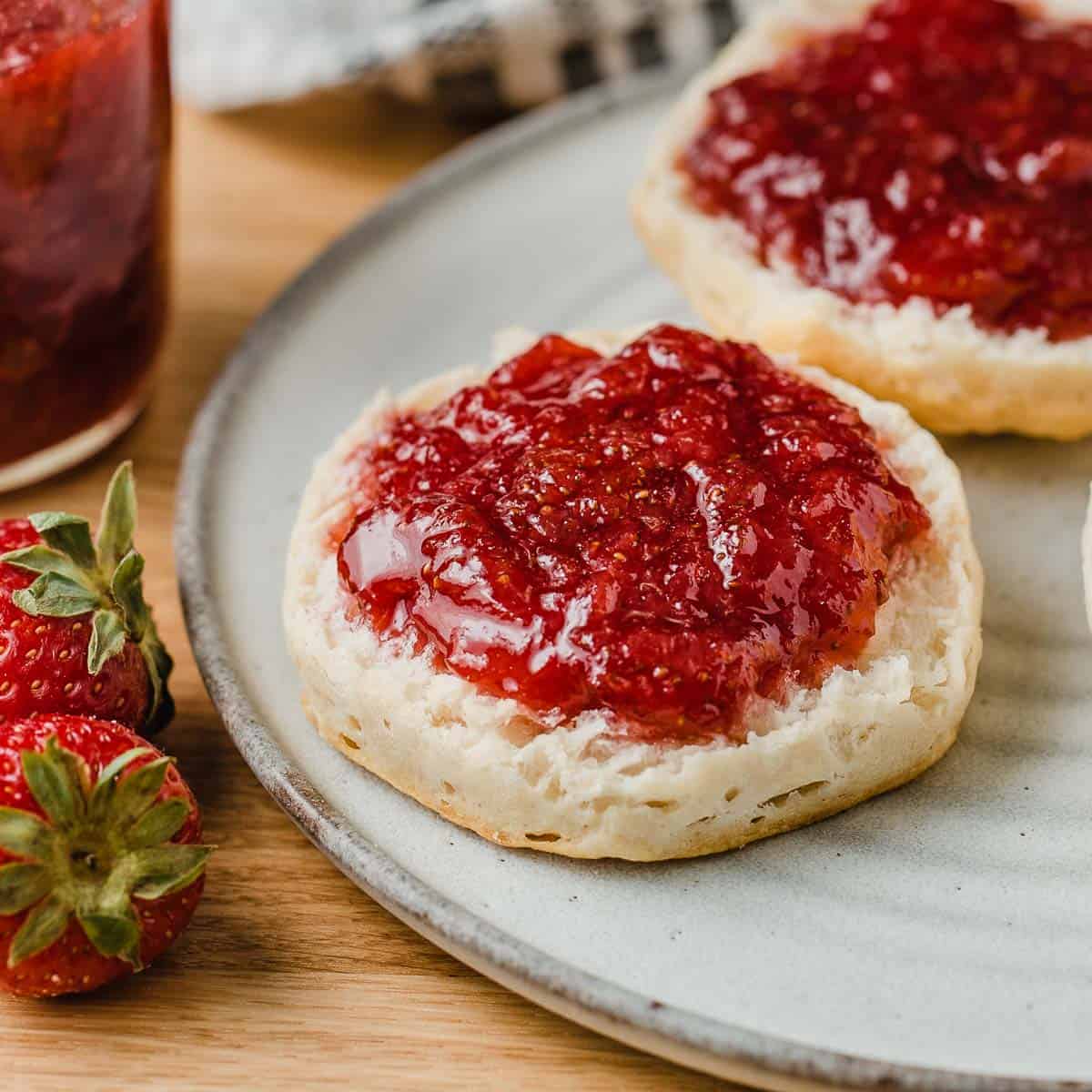 Fresh strawberry jam with biscuits.