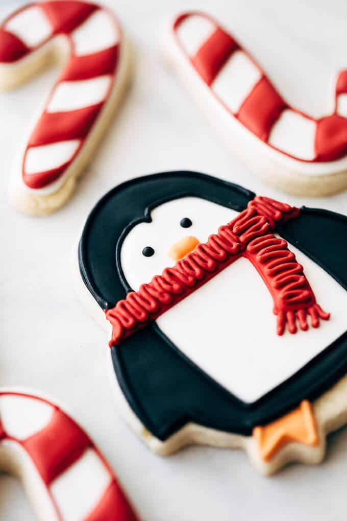 A penguin decorated sugar cookie.